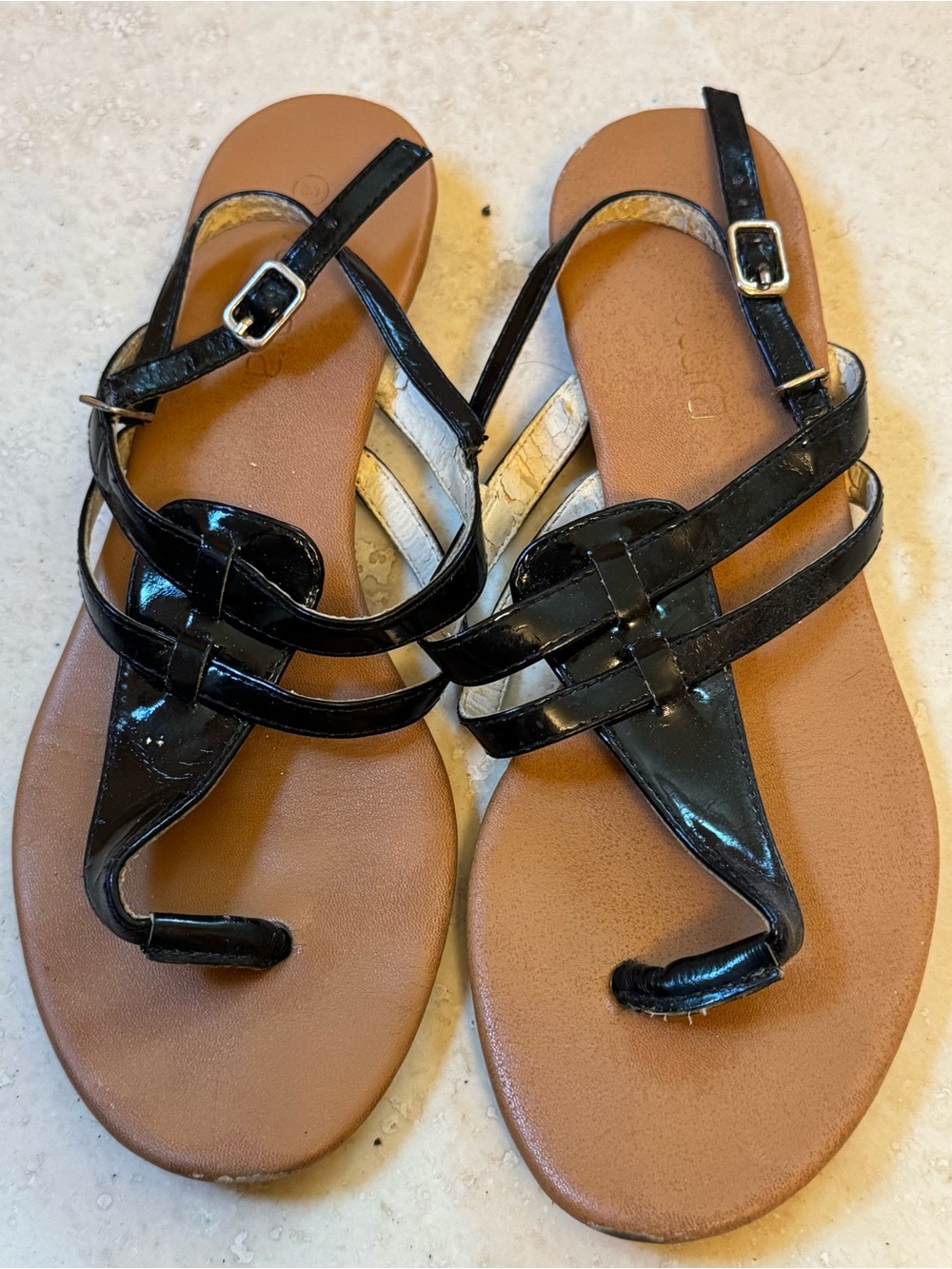 Women’s Black Strappy Toe-Loop Sandals